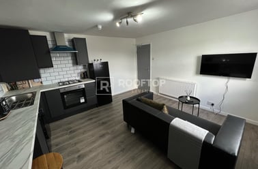 Queens Road, Hyde Park, Leeds - Image 3