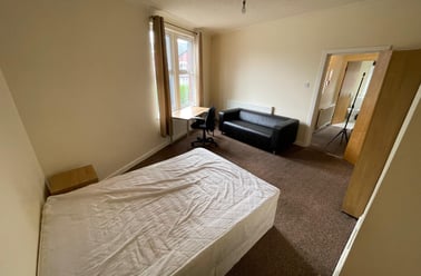 Beechwood Crescent, Burley, Leeds - Image 3