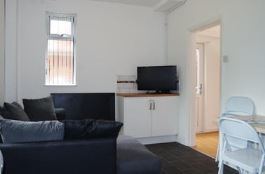 Oaklands Avenue, City Centre, Loughborough - Image 3