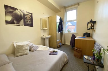 Ash Grove, Hyde Park, Leeds - Image 3