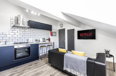 Queens Road, Hyde Park, Leeds - Image 2