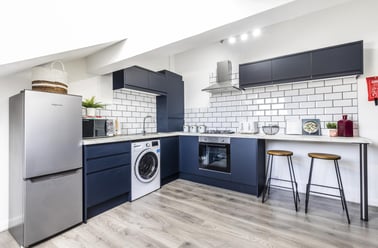 Queens Road, Hyde Park, Leeds - Image 3