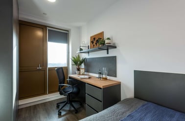 8 Bed Ensuite, The Valentine, 27-37 Perth Road, Gants Hill, London - Image 3