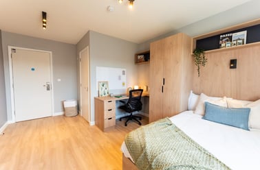 Platinum En Suite, St Peters Court, Midland Way, Lenton, Nottingham - Image 3
