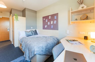Silver En Suite, St Peters Court, Midland Way, Lenton, Nottingham - Image 2