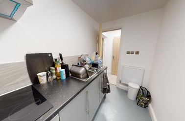 London Road, Victoria Park, Leicester - Image 2