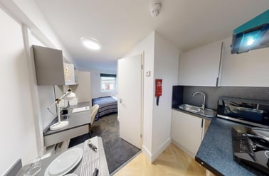 Deluxe Double Studio, Burges House, 1 Trinity Street, City Centre, Coventry - Image 3