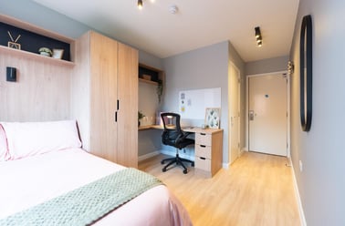 Gold En Suite, St Peters Court, Midland Way, Lenton, Nottingham - Image 2