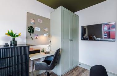 Consort Terrace, Hyde Park, Leeds - Image 3