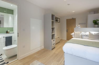 Ensuite with Balcony, The Quarter House, 17 Marlborough Street, City Centre, Bristol - Image 2
