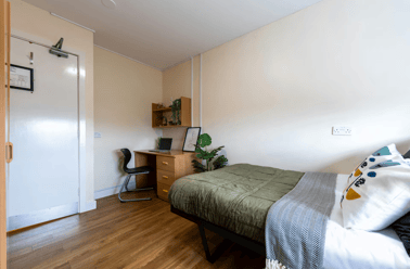Gold Non Ensuite, Garth Heads, Off Melbourne Street, City Centre, Newcastle - Image 3