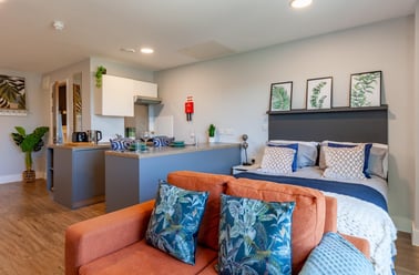 Luxury Gold Studio, West Way Square, 5 West Way Square, Cowley, Oxford - Image 3