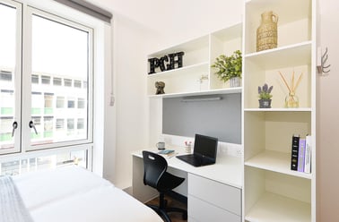 Gold Ensuite, Plymouth Cross House, 6 Raleigh Street, City Centre, Plymouth - Image 3