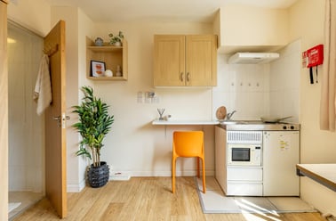 Accessible Studio, Brooke Hall, 17 Flodden Road, Lambeth, London - Image 3