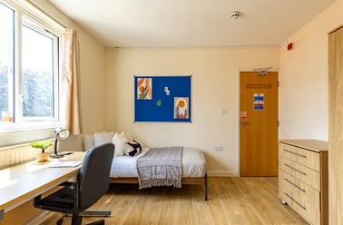 Large Studio, Brooke Hall, 17 Flodden Road, Lambeth, London - Image 2
