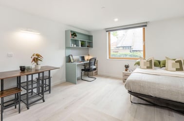 Deluxe Studio, The Paragon, Boston Manor Road, Brentford, London - Image 2