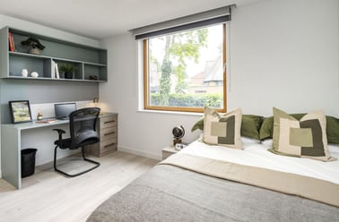 Deluxe Plus Studio, The Paragon, Boston Manor Road, Brentford, London - Image 2