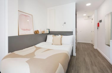 Deluxe Studio, The Valentine, 27-37 Perth Road, Gants Hill, London - Image 2