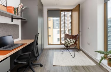 Deluxe Studio, The Valentine, 27-37 Perth Road, Gants Hill, London - Image 3