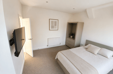 Oxford Street, City Centre, Loughborough - Image 3