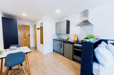 Silver Balcony Studio Riverside, Avon Studios, Midland Rd, City Centre, Bath - Image 3