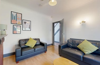 Oaklands Avenue, City Centre, Loughborough - Image 2