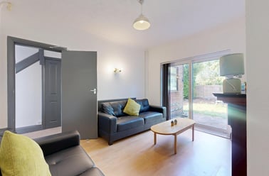 Oaklands Avenue, City Centre, Loughborough - Image 3