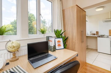Large Studio, Brooke Hall, 17 Flodden Road, Lambeth, London - Image 2