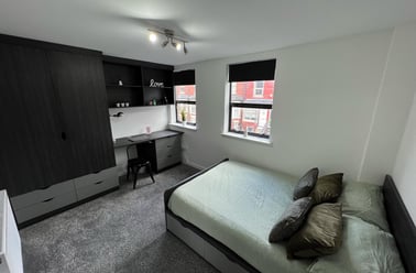 Queens Road, Hyde Park, Leeds - Image 3