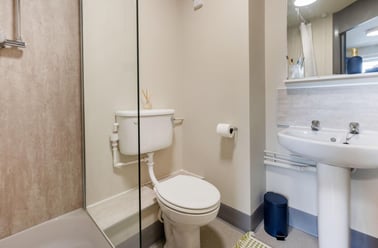 Classic Ensuite, Hardwick Campus, St Paul's Road, St Pauls, Cheltenham - Image 3