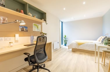 Premium Studio Wet Bathroom, Parklands, 63 Brown Street, West End, Dundee - Image 2