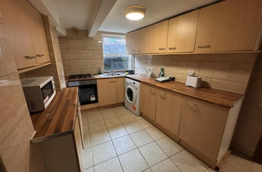 Hessle View, Hyde Park, Leeds - Image 3