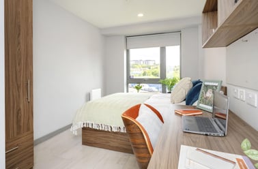 Classic Ensuite, Scotway House, 165 Castlebank Street  , Broomhill, Glasgow - Image 2