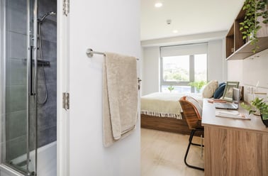 Classic Ensuite, Scotway House, 165 Castlebank Street  , Broomhill, Glasgow - Image 3