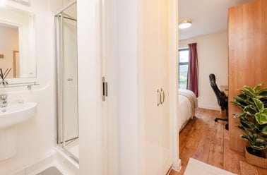 Bronze Ensuite, Abbeygate, 9 Victoria Road, City Centre, Chester - Image 3