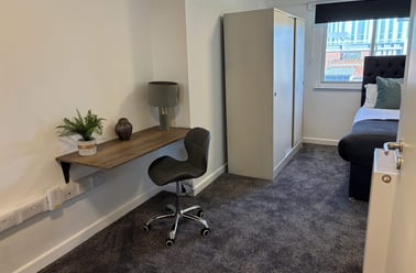 Deluxe King Studio, The Moor Studios, 3-7 Holy Grn, City Centre, Sheffield - Image 3