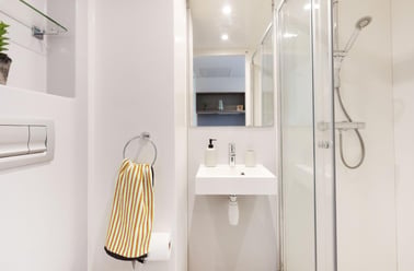 Prestige Ensuite, Howard Gardens, Adamsdown, Cardiff - Image 3