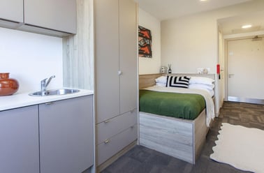Superior Studio, Berkshire House, 252-256 Kings Road, City Centre, Reading - Image 3