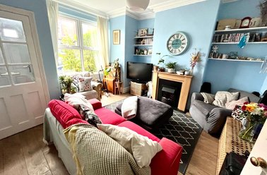 Room 1, 8 De Lacy Mount, Kirkstall, Leeds - Image 3