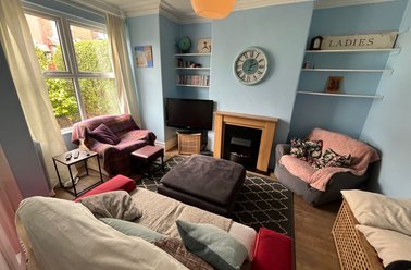 Room 4, 8 De Lacy Mount, Kirkstall, Leeds - Image 2