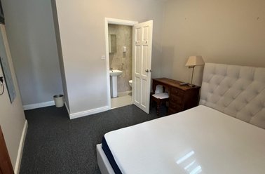 6 Dragon Parade, Cookridge, Leeds - Image 2