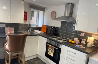 Flat 4, 92 Austhorpe Road, Harehills, Leeds - Image 2