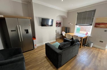Room 1, 86 Hough Lane, Bramley, Leeds - Image 3