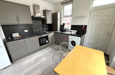 Brudenell Avenue, Hyde Park, Leeds - Image 3