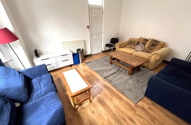 Brudenell Avenue, Hyde Park, Leeds - Image 2