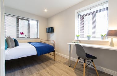 Victoria Road, Hyde Park, Leeds - Image 2