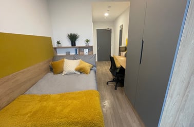 Ensuite Classic, Hillfort House, Moulsecoomb Way, Lewes Road, Brighton - Image 2