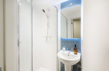 Bedroom Gold (shared bathroom), Zinc Quarter, 3 Unity Street, City Centre, Bristol - Image 2