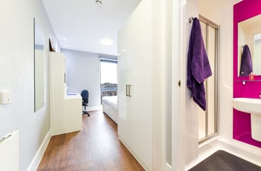 Ensuite Silver, Tramways, Crewe Street, City Centre, Chester - Image 2