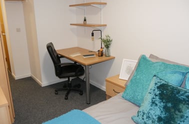 Ensuite - Bronze Plus, Central Place, 59a Edward Street, Netherthorpe, Sheffield - Image 2